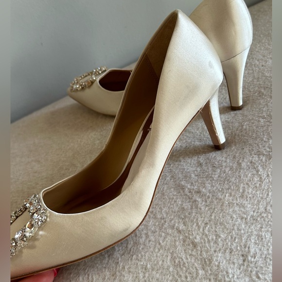 Badgley Mischka Women's Carrie Pump - Champagne size 6.5 - Picture 3 of 14